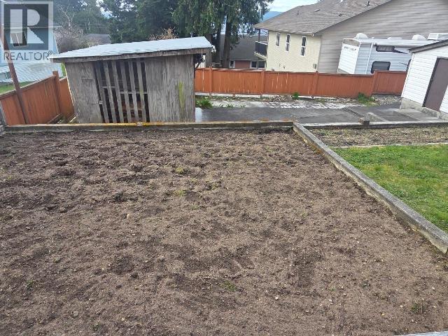 3284 CARIBOO AVE - 37