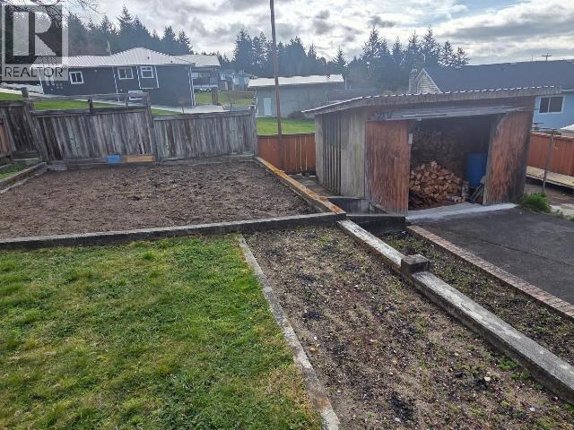 3284 CARIBOO AVE - 38