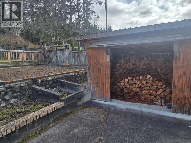 3284 CARIBOO AVE - 40