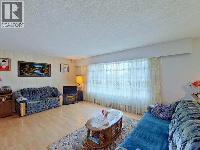 3284 CARIBOO AVE - 6