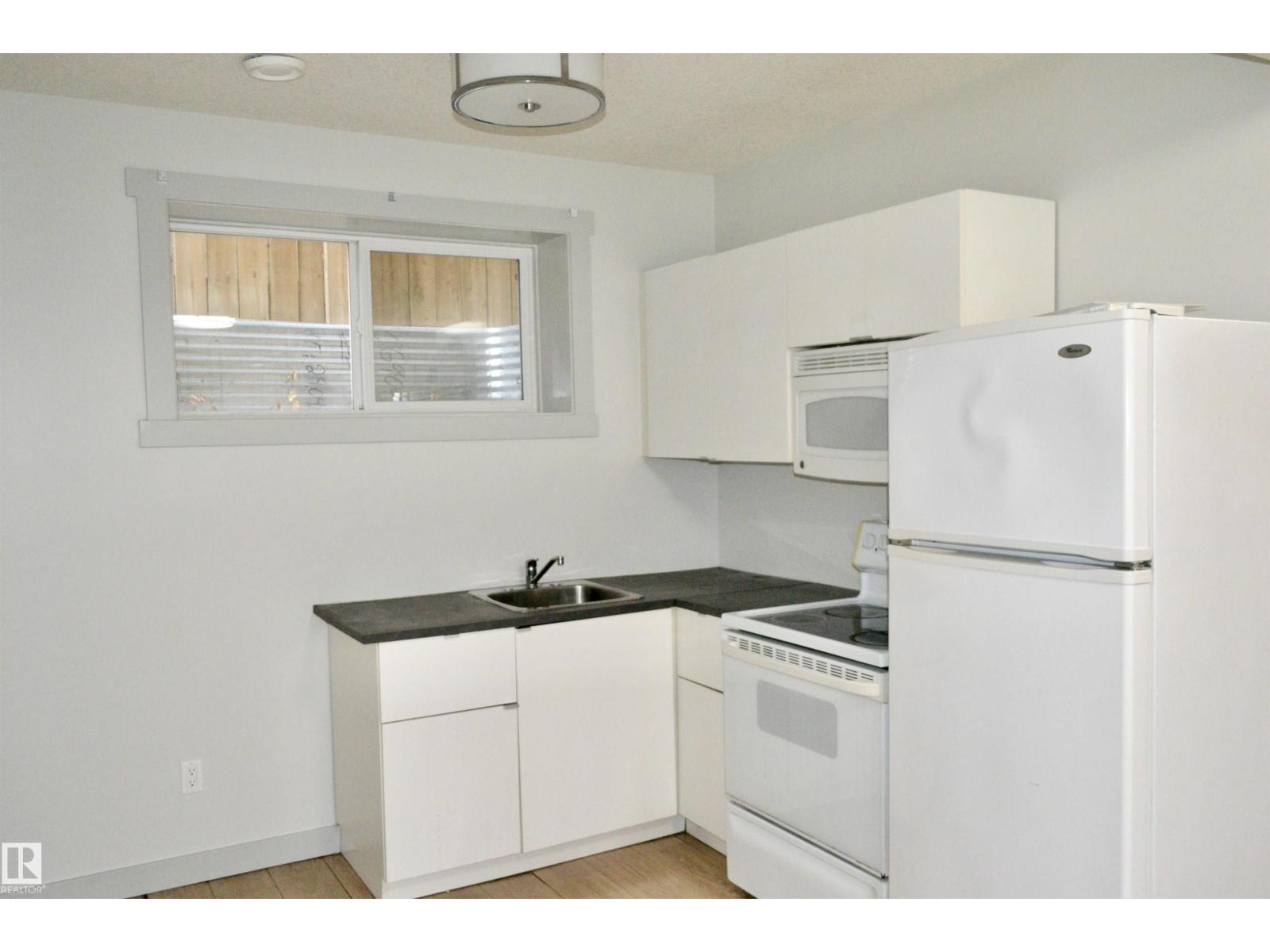 8950 81 AV NW, Edmonton