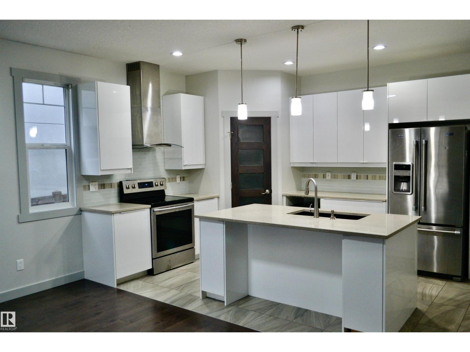 8950 81 AV NW, Edmonton