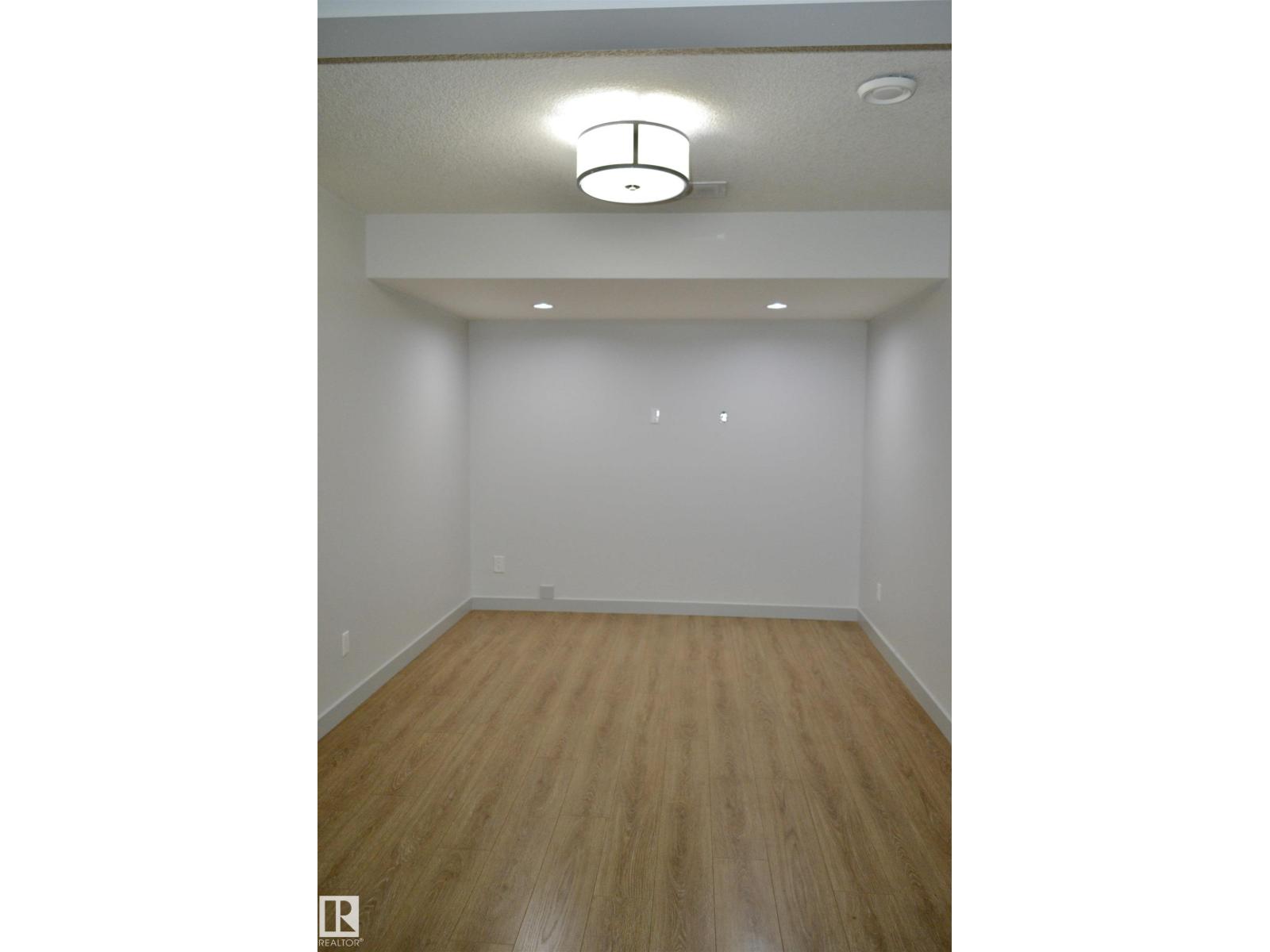 8950 81 AV NW, Edmonton