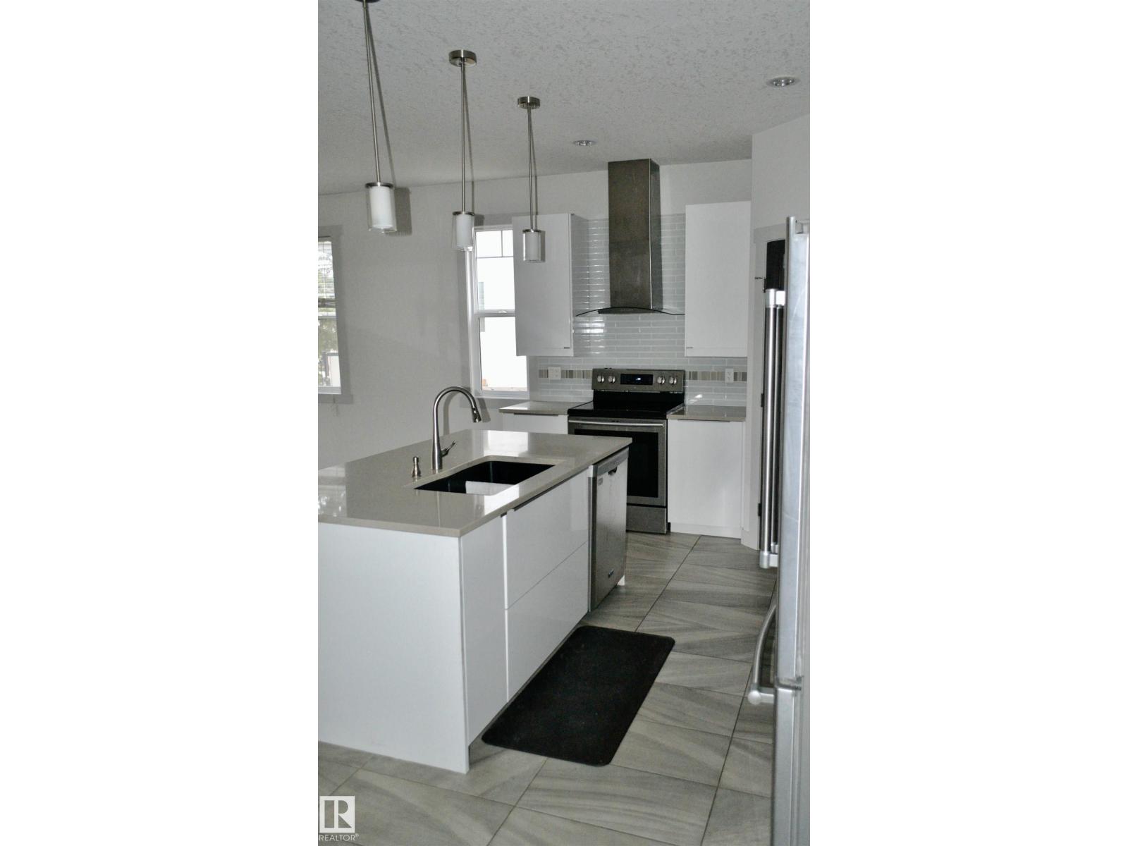 8950 81 AV NW, Edmonton