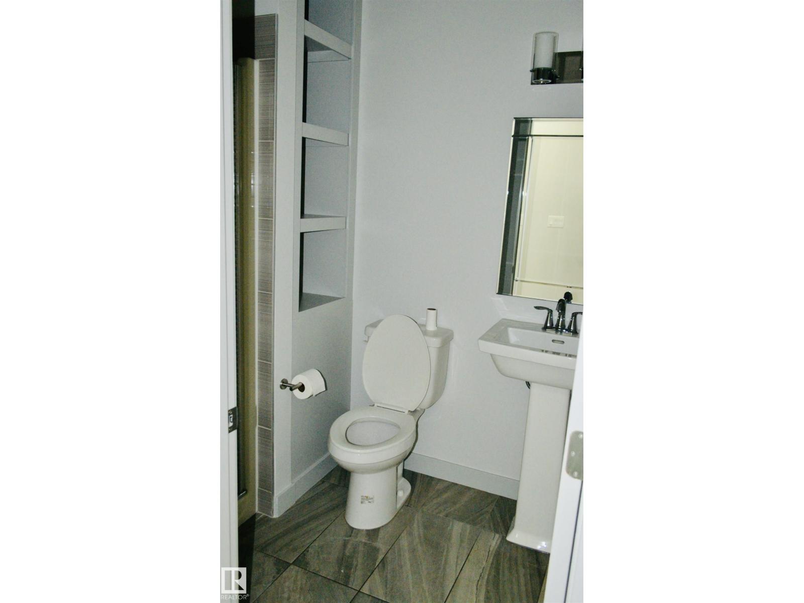 8950 81 AV NW, Edmonton