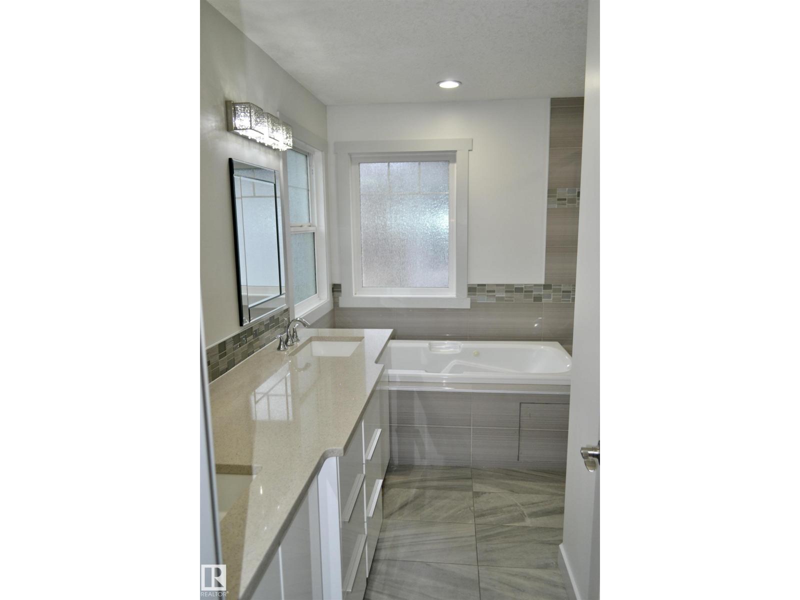 8950 81 AV NW, Edmonton