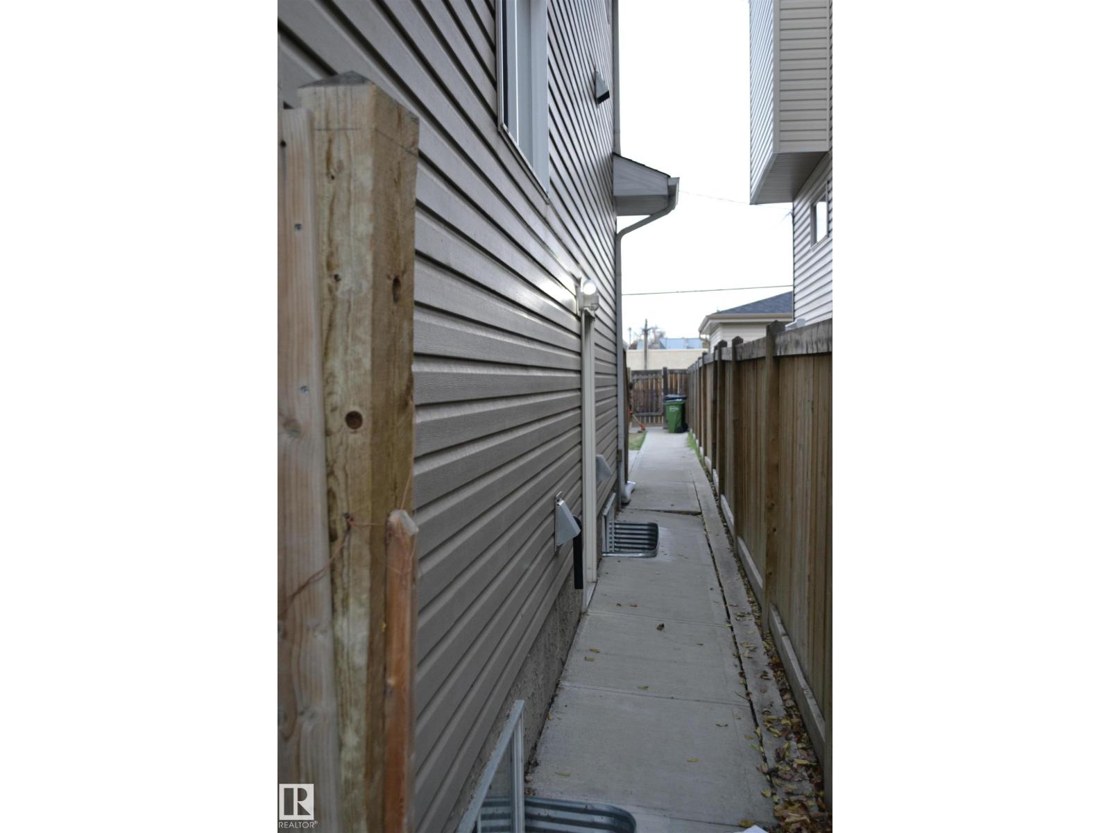 8950 81 AV NW, Edmonton