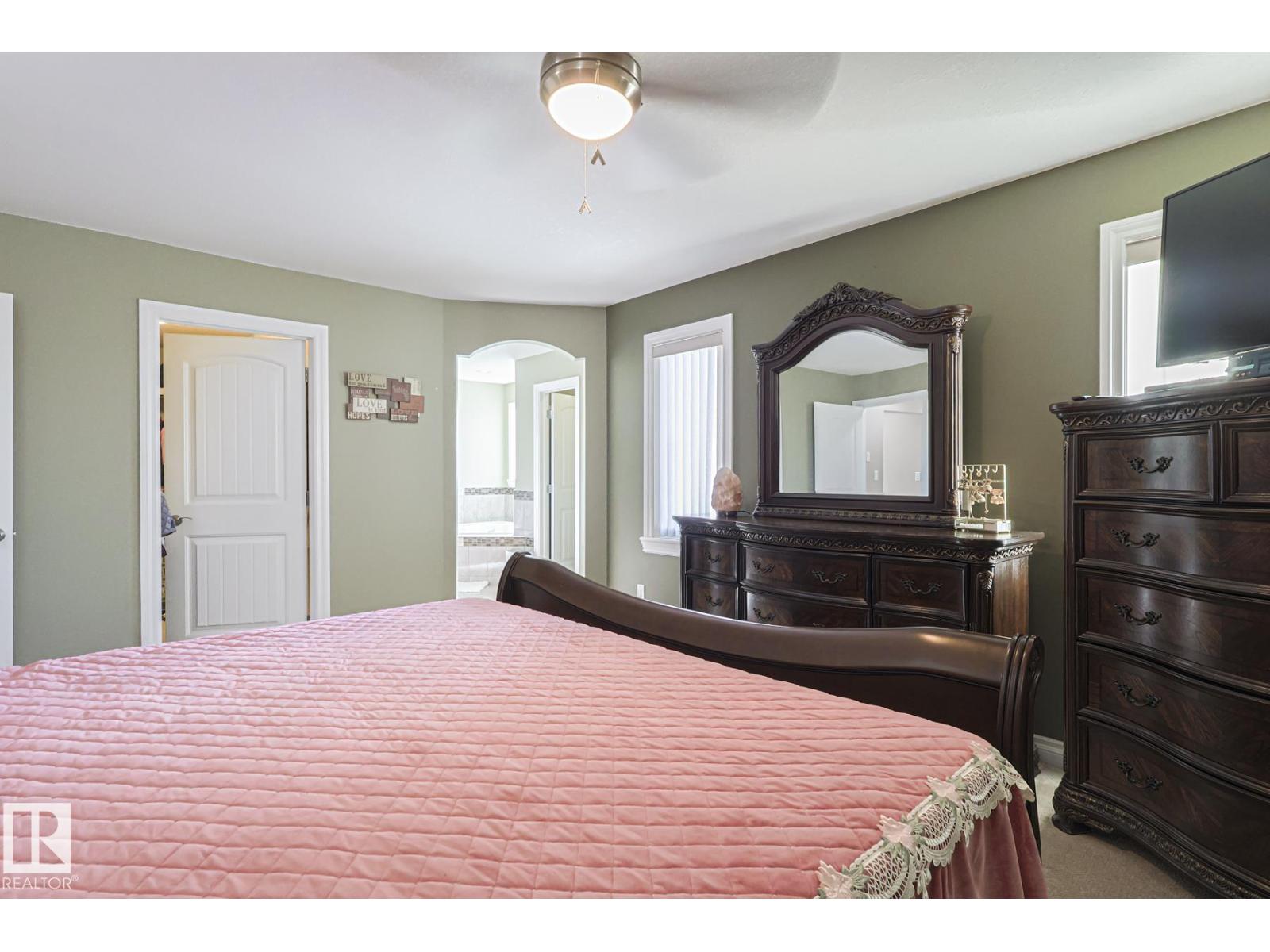 3244 18 ST NW - 50