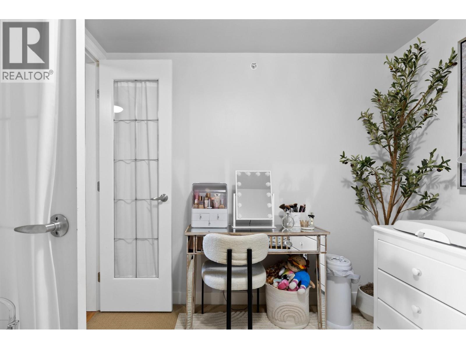 #201 600 Sarsons Road - 33