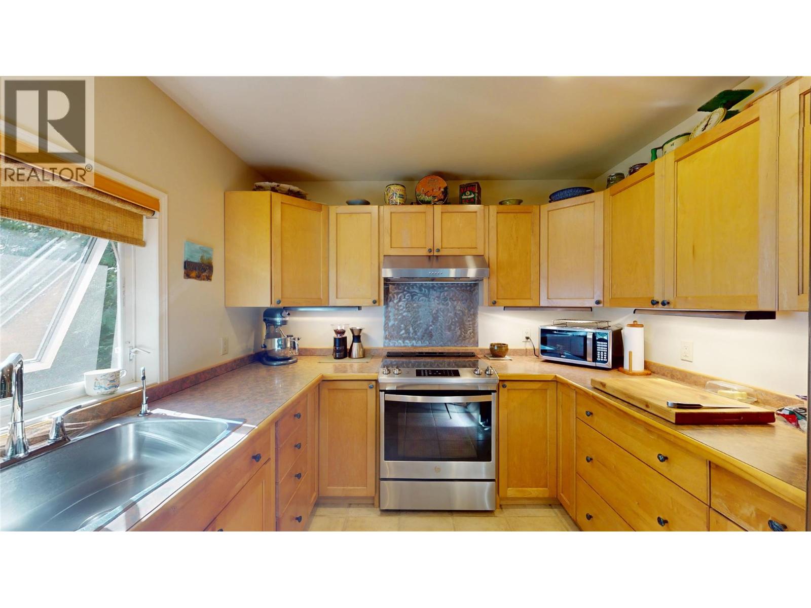 16317 Cedar Road, Crawford Bay