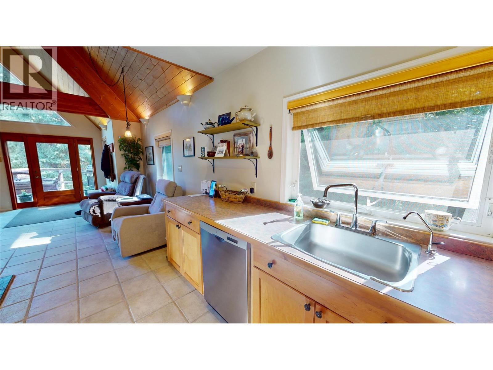 16317 Cedar Road, Crawford Bay