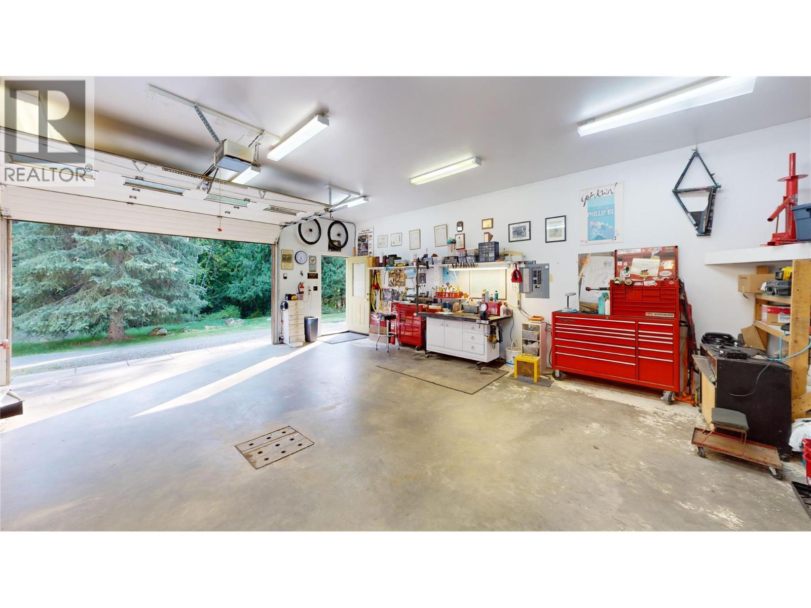 16317 Cedar Road, Crawford Bay