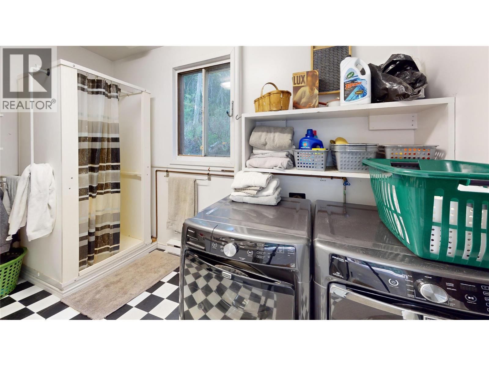 16317 Cedar Road, Crawford Bay