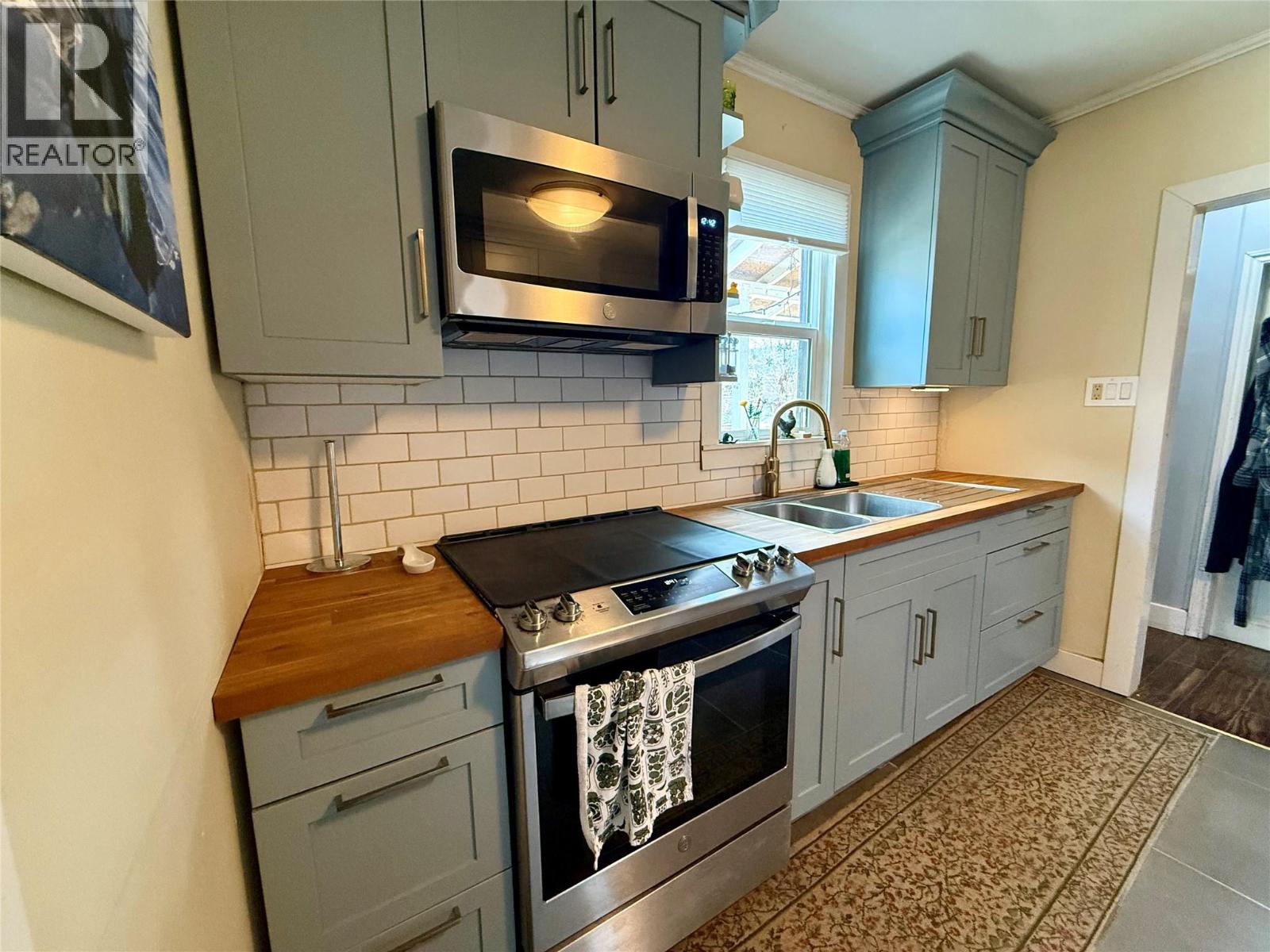  706 2nd Street, Castlegar