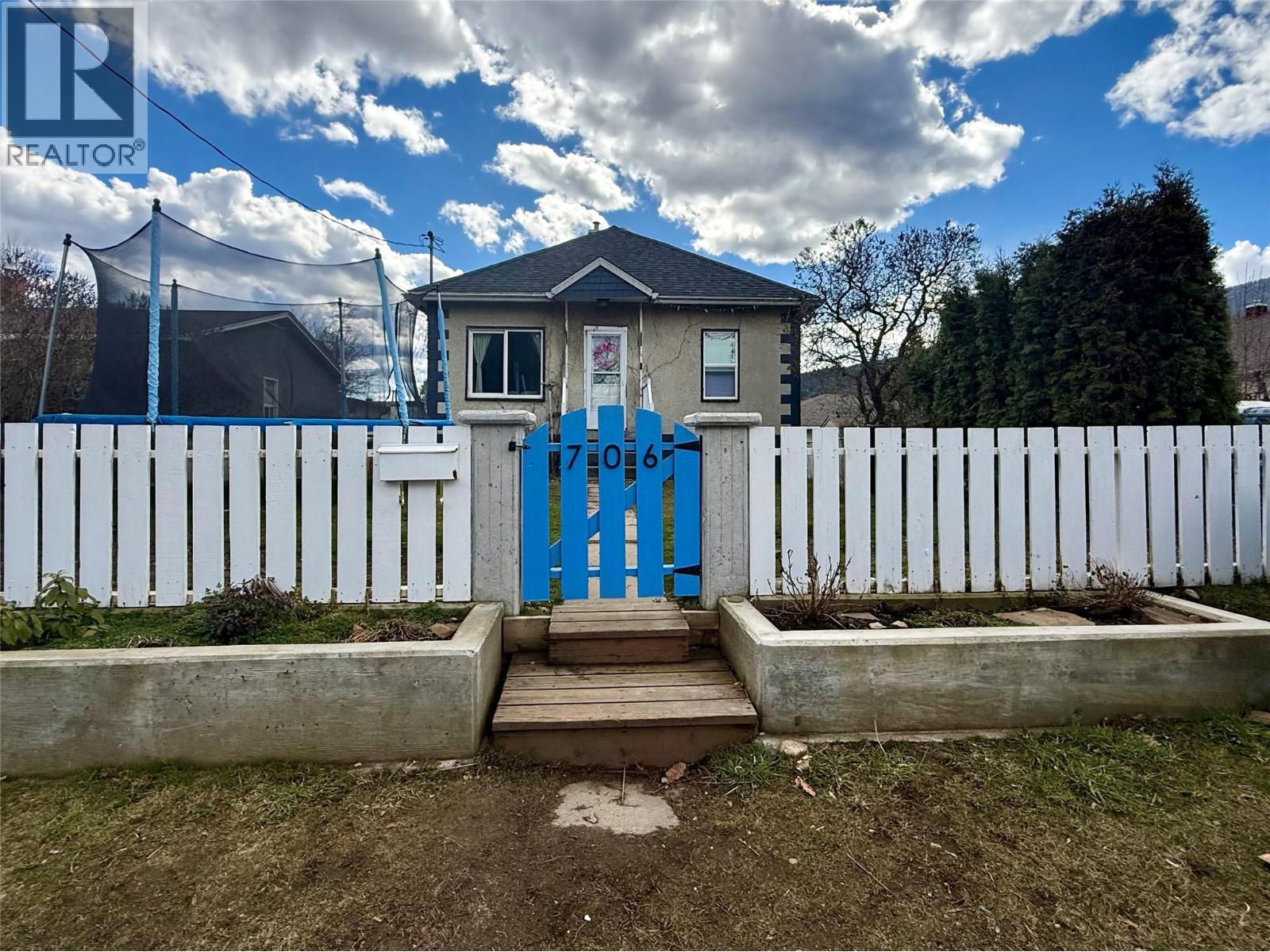  706 2nd Street, Castlegar