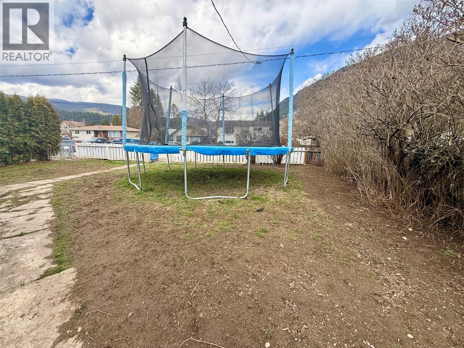  706 2nd Street, Castlegar