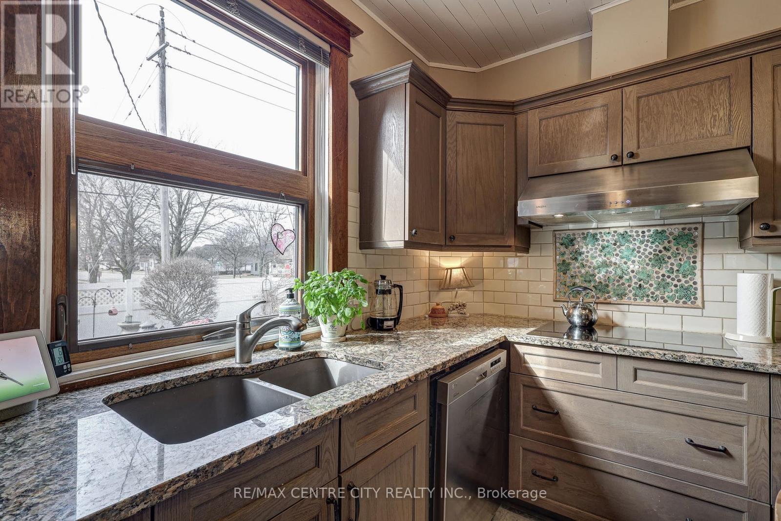 36 WILSON AVENUE Property Photo