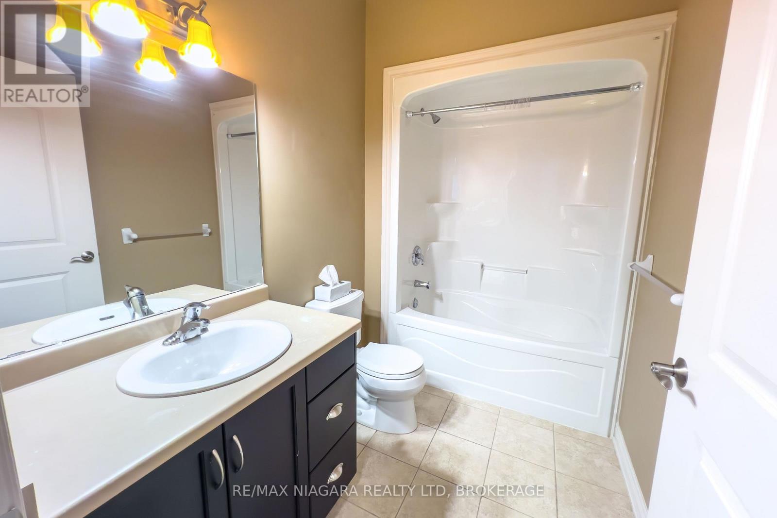 #306 2799 ST. PAUL AVENUE - 11