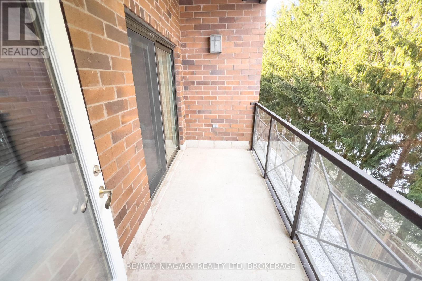 #306 2799 ST. PAUL AVENUE - 16