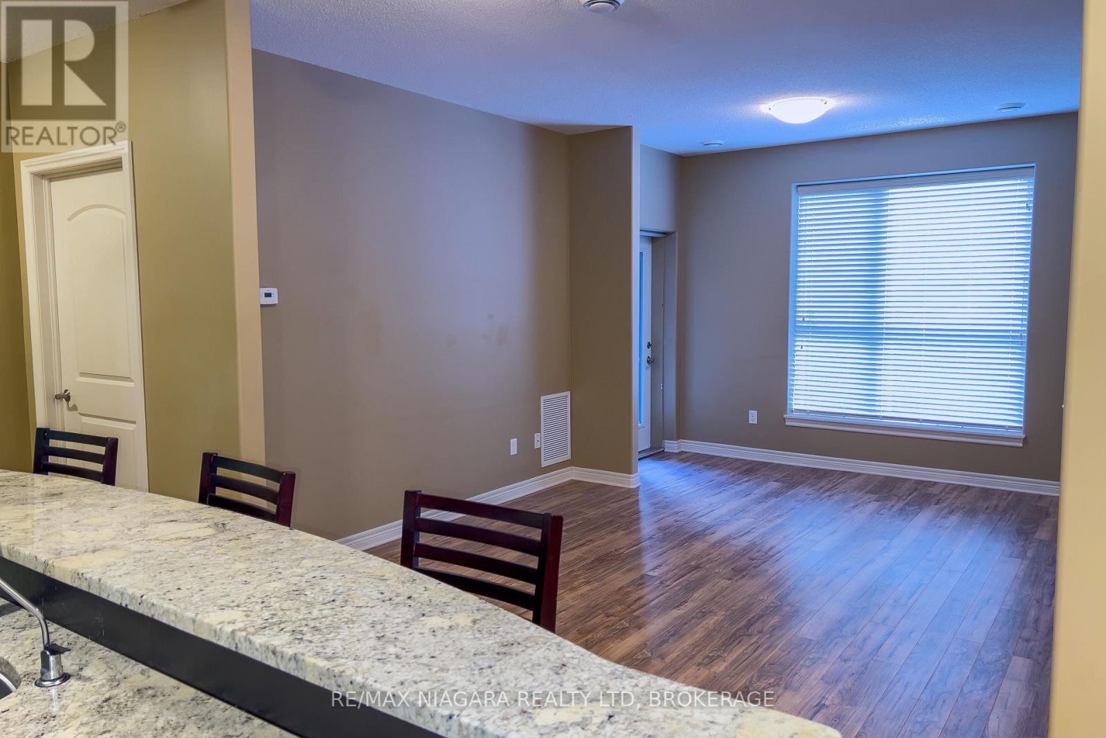 #306 2799 ST. PAUL AVENUE - 7