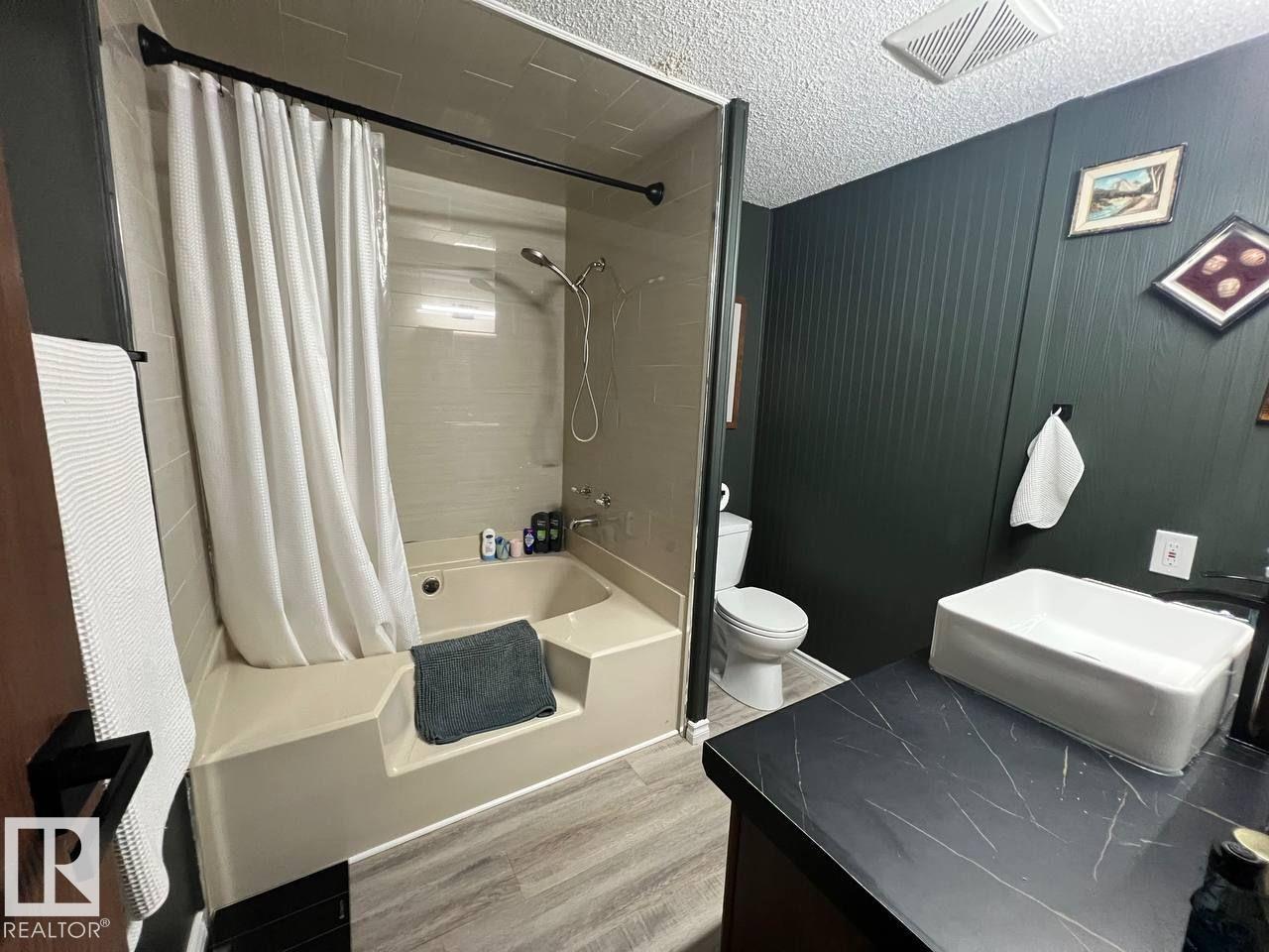 
          1032 Lakeland CR
            <br/>
            <span>Sherwood Park</span>
            , 
            <span>AB</span>
             <span>T8H1J2</span>
         - Photo 14