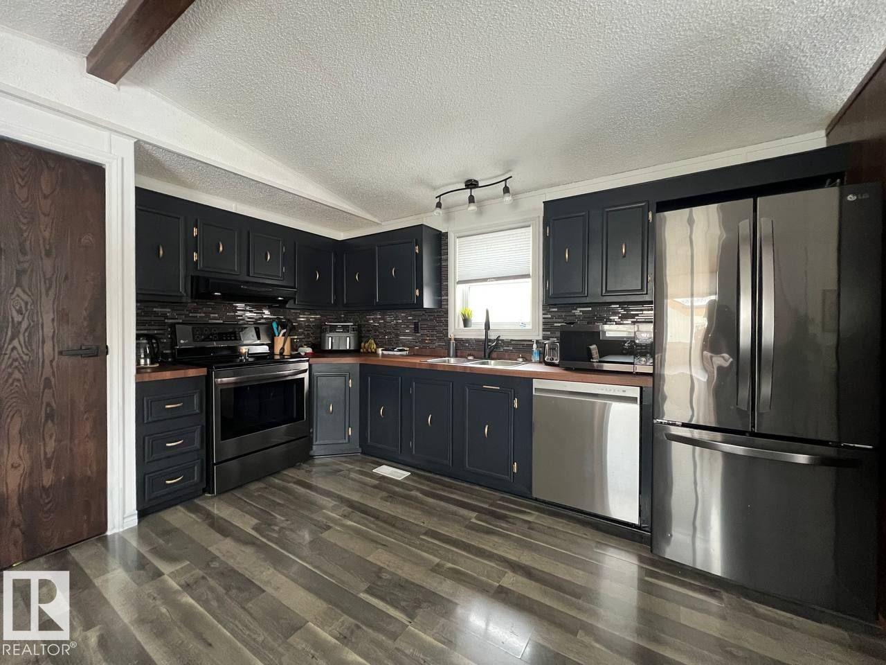 
          1032 Lakeland CR
            <br/>
            <span>Sherwood Park</span>
            , 
            <span>AB</span>
             <span>T8H1J2</span>
         - Photo 18