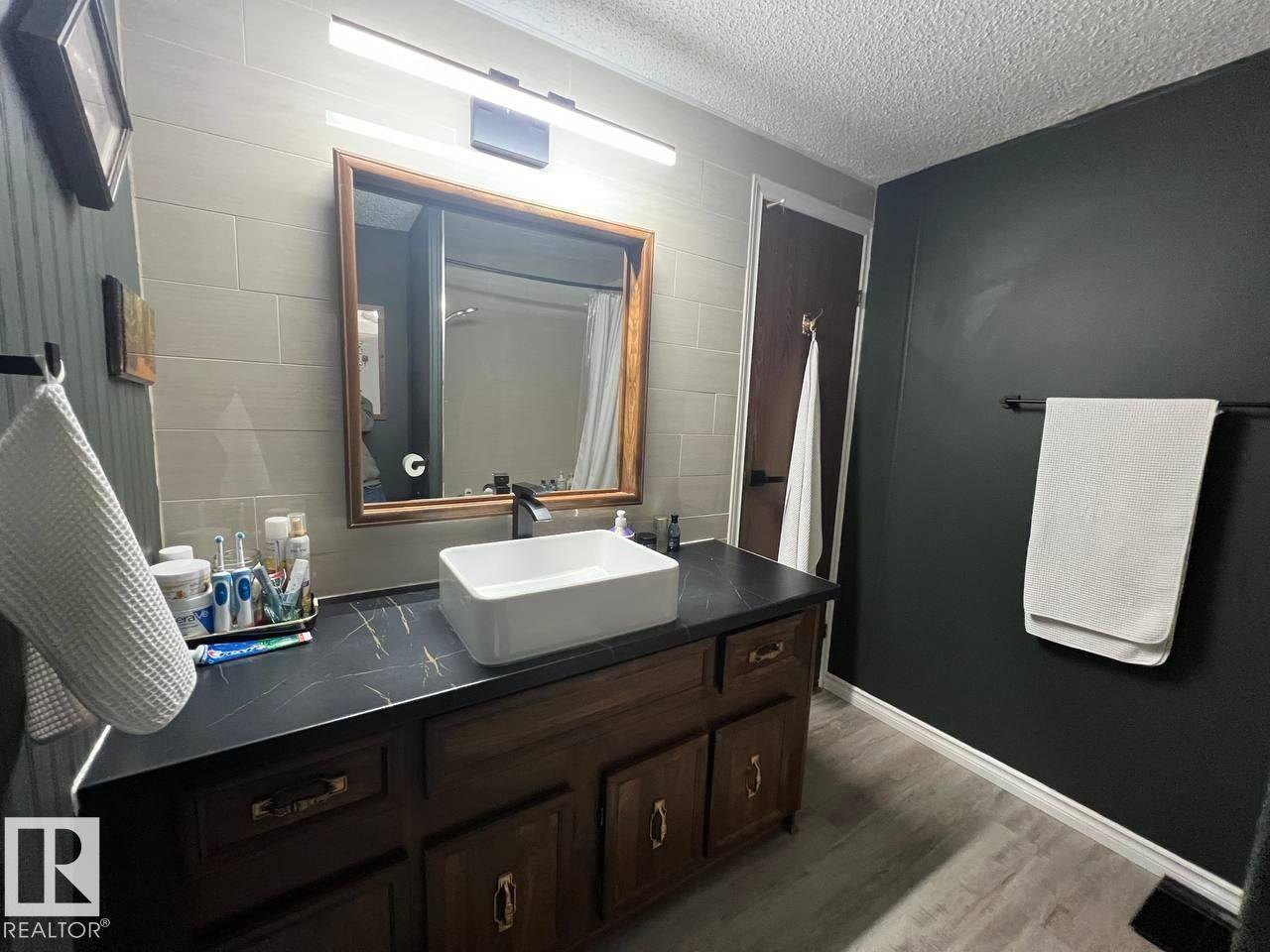 
          1032 Lakeland CR
            <br/>
            <span>Sherwood Park</span>
            , 
            <span>AB</span>
             <span>T8H1J2</span>
         - Photo 12