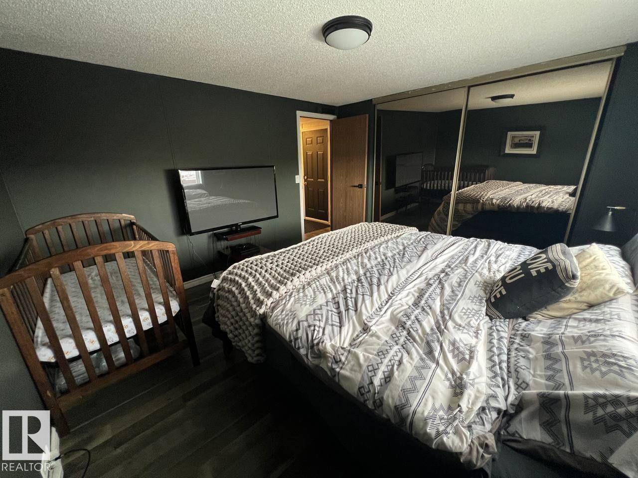 
          1032 Lakeland CR
            <br/>
            <span>Sherwood Park</span>
            , 
            <span>AB</span>
             <span>T8H1J2</span>
         - Photo 13