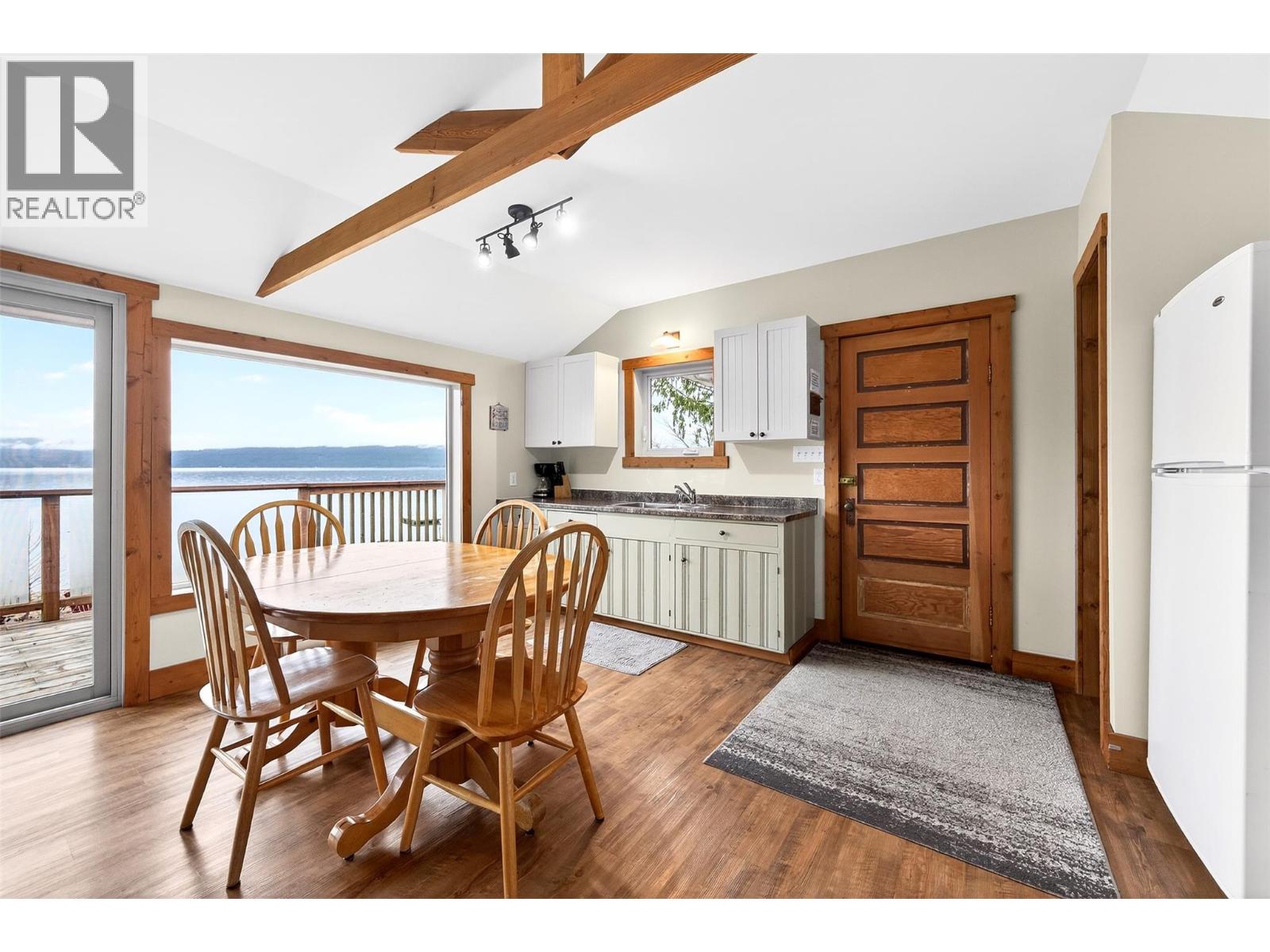 1214 Green Road, Balfour