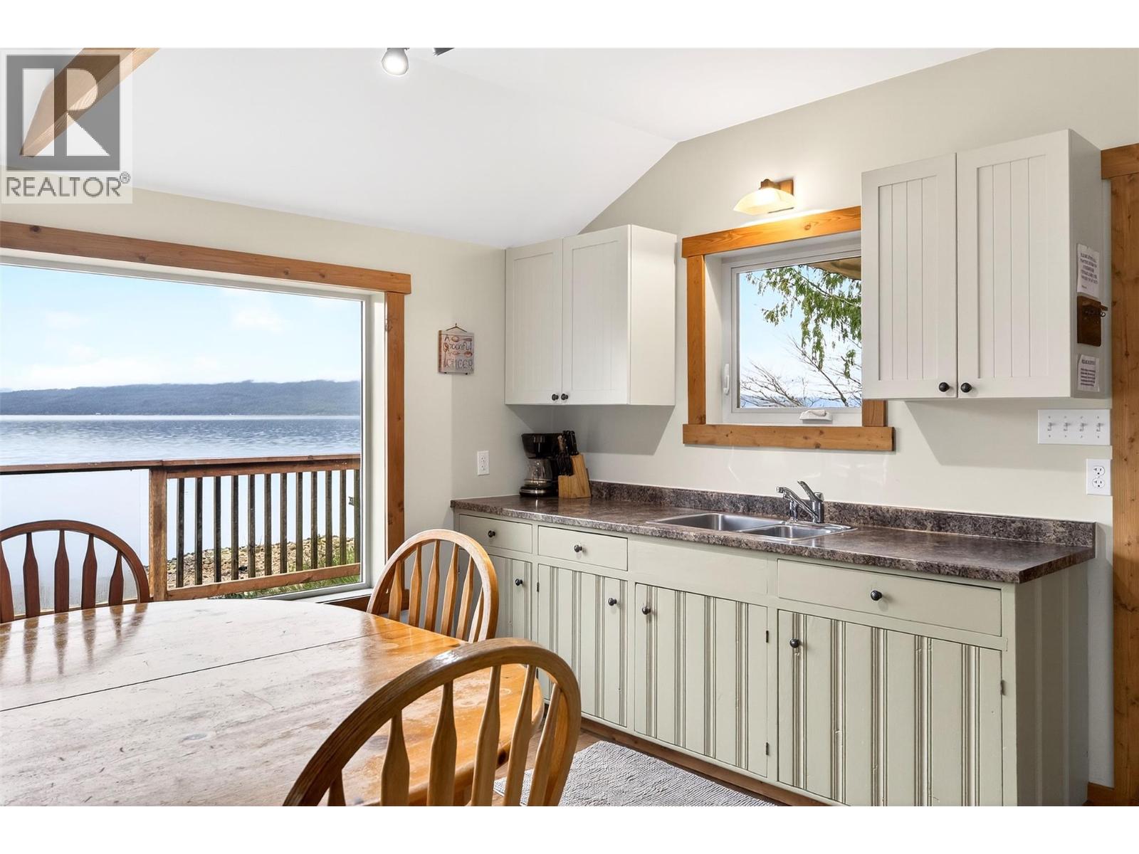 1214 Green Road, Balfour