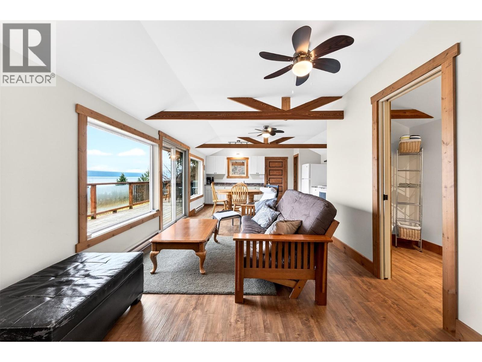 1214 Green Road, Balfour