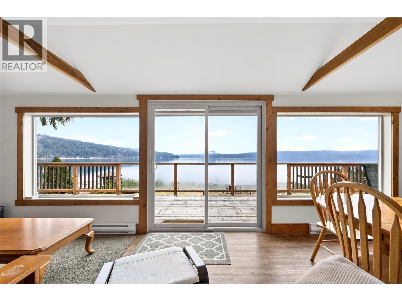 1214 Green Road, Balfour