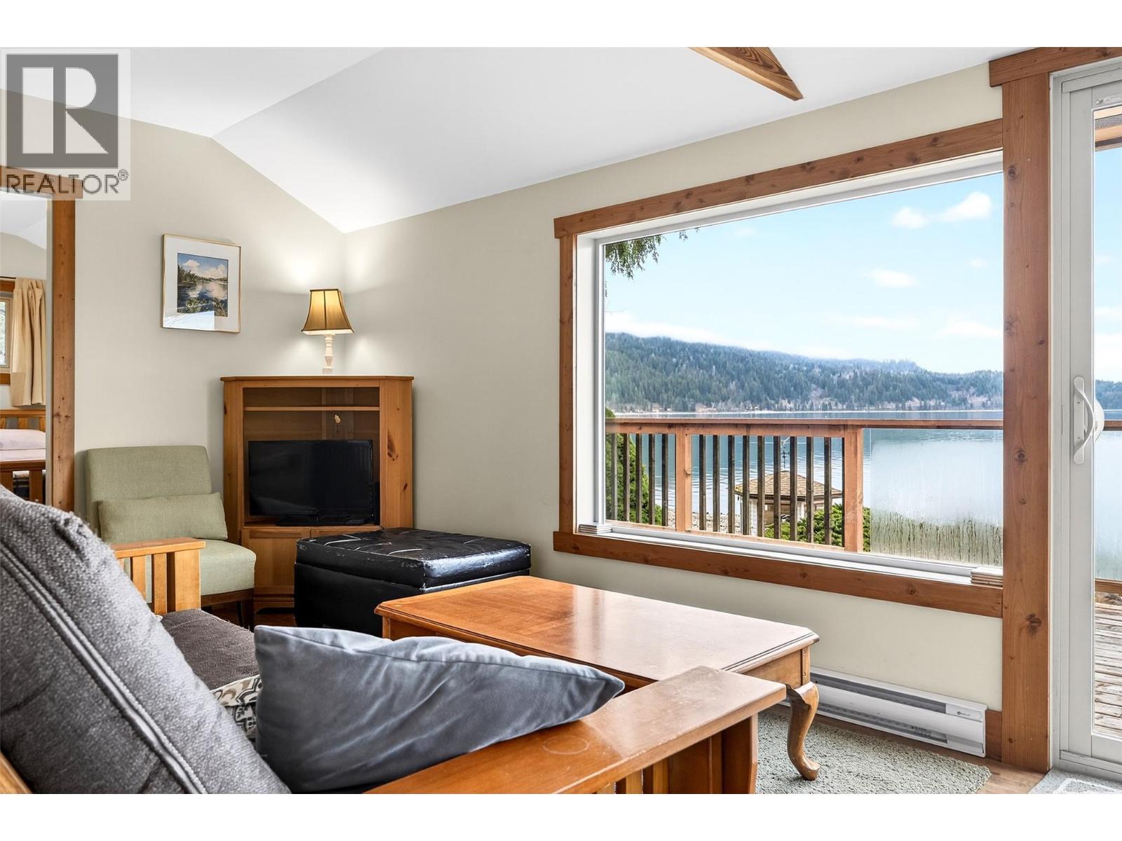 1214 Green Road, Balfour