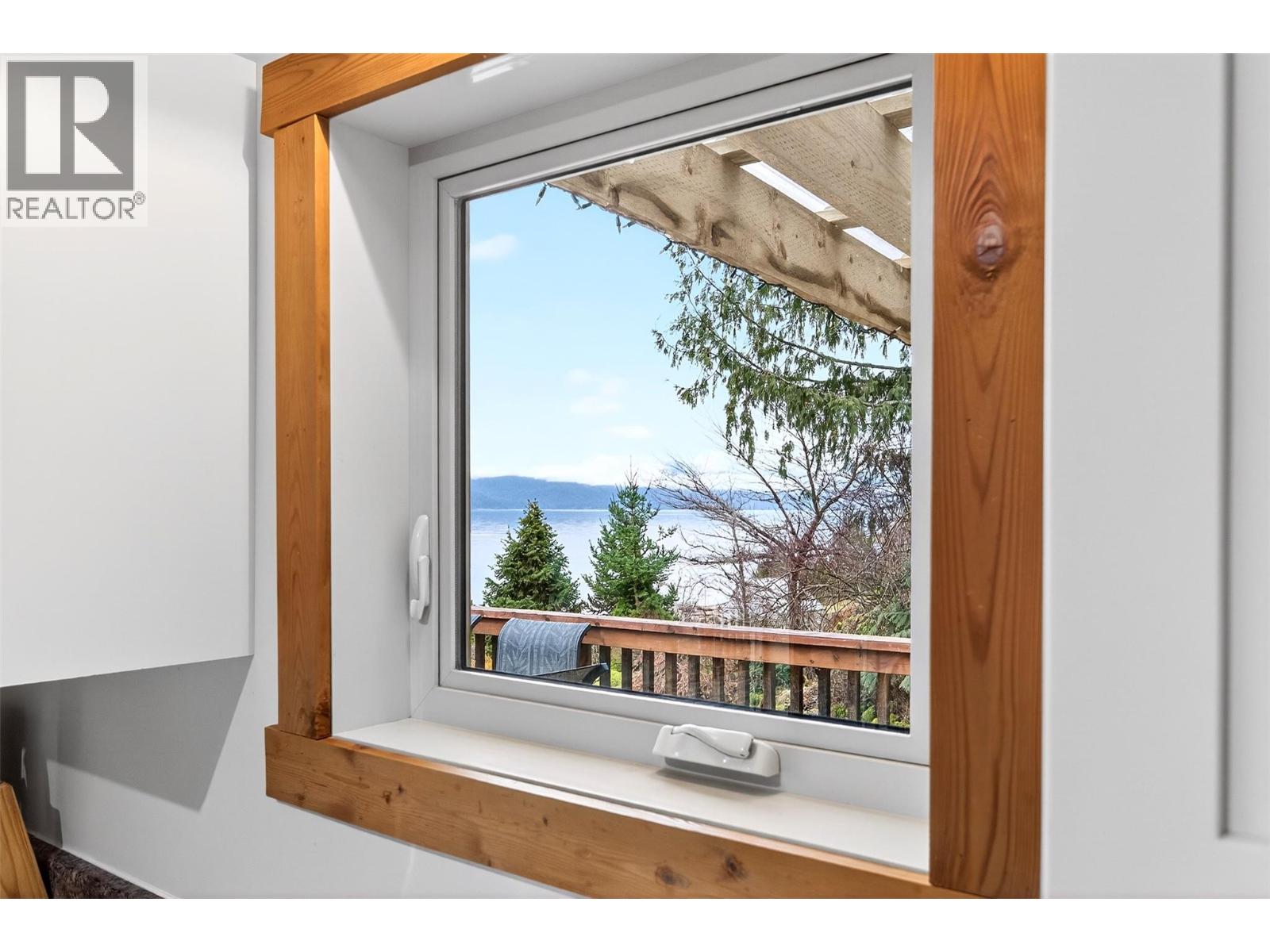 1214 Green Road, Balfour