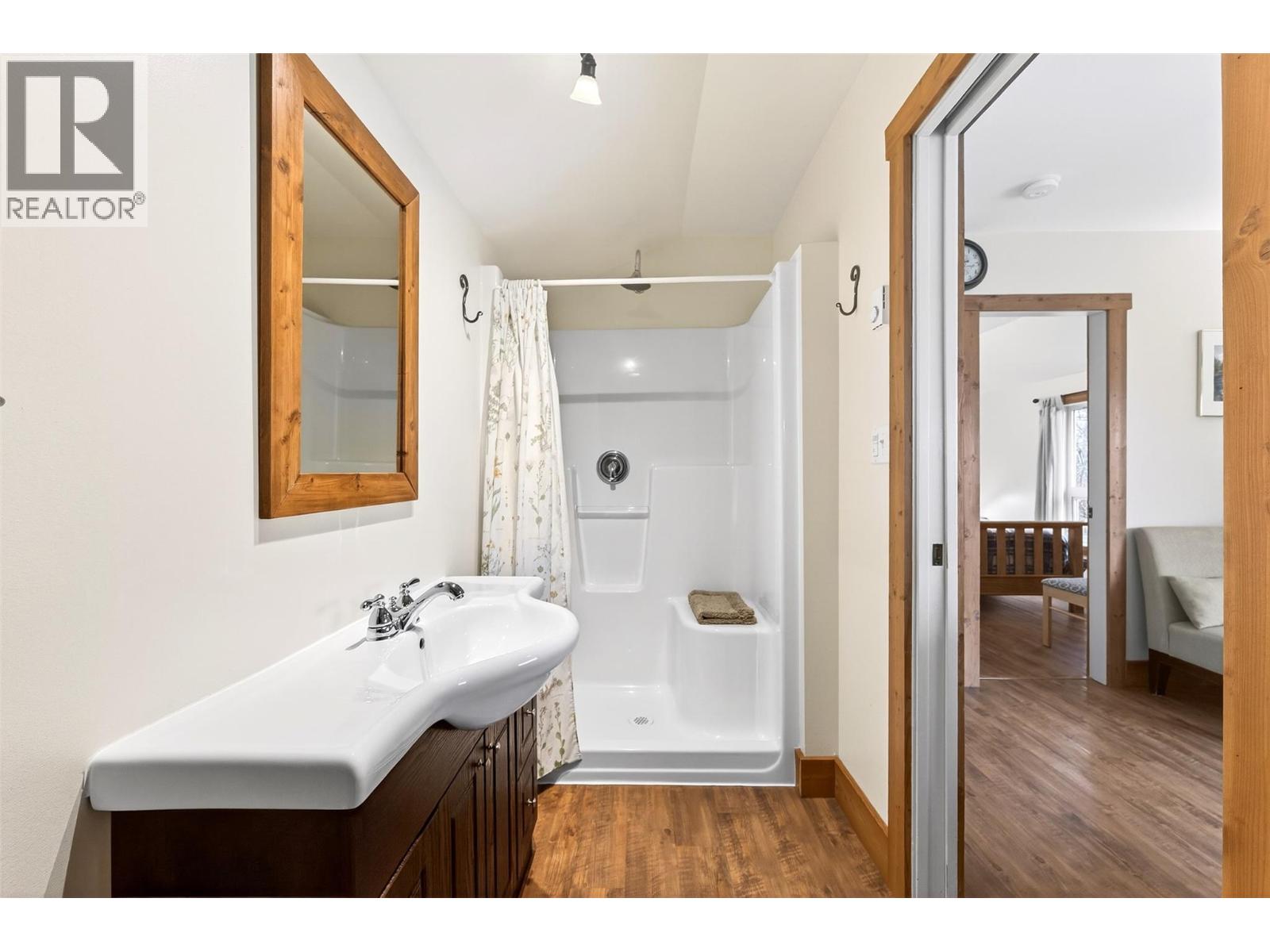 1214 Green Road, Balfour