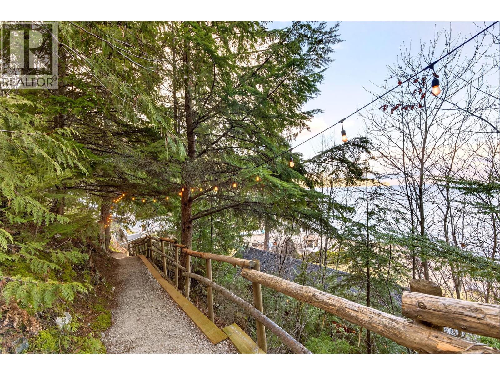 1214 Green Road, Balfour