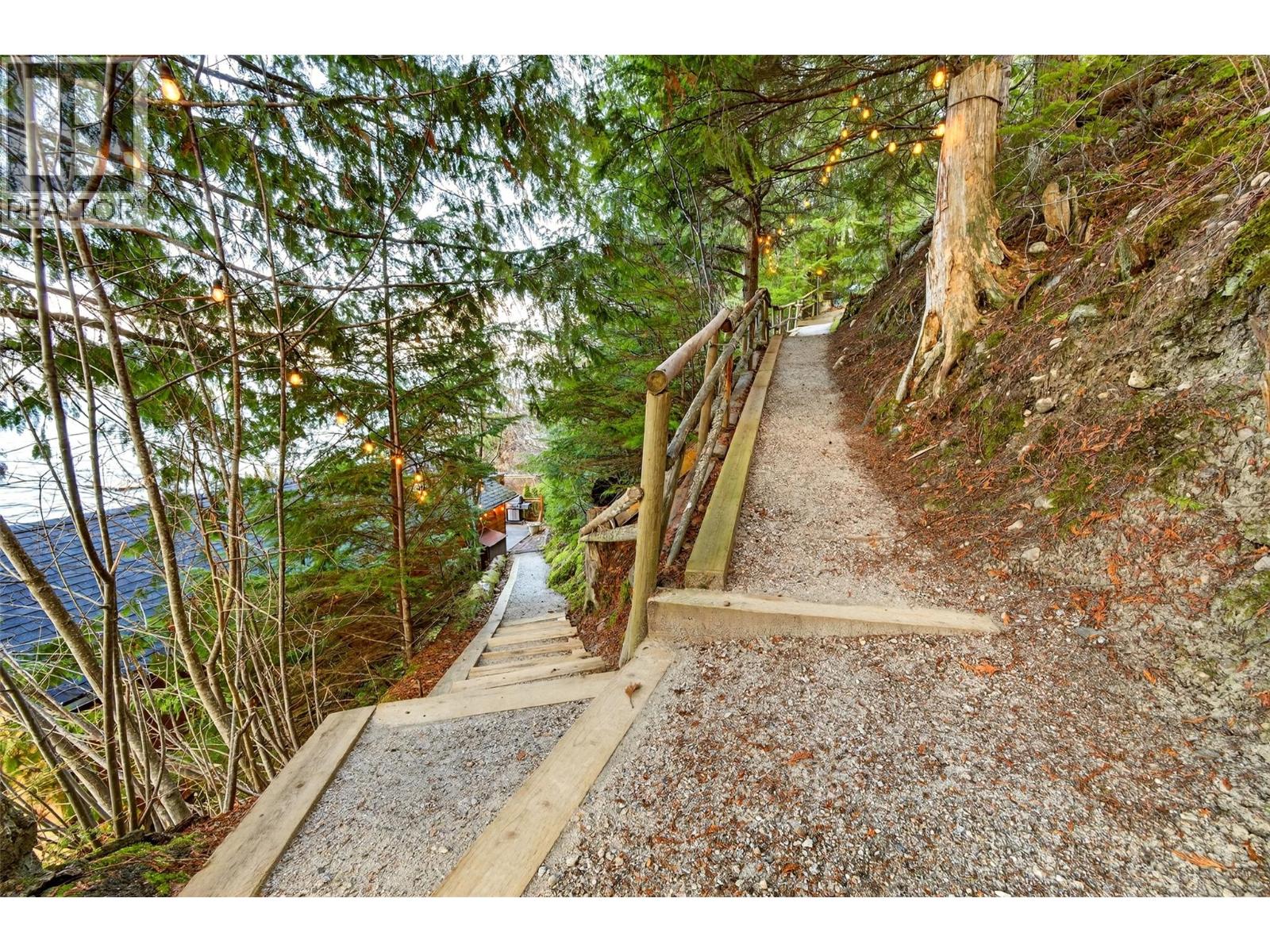 1214 Green Road, Balfour