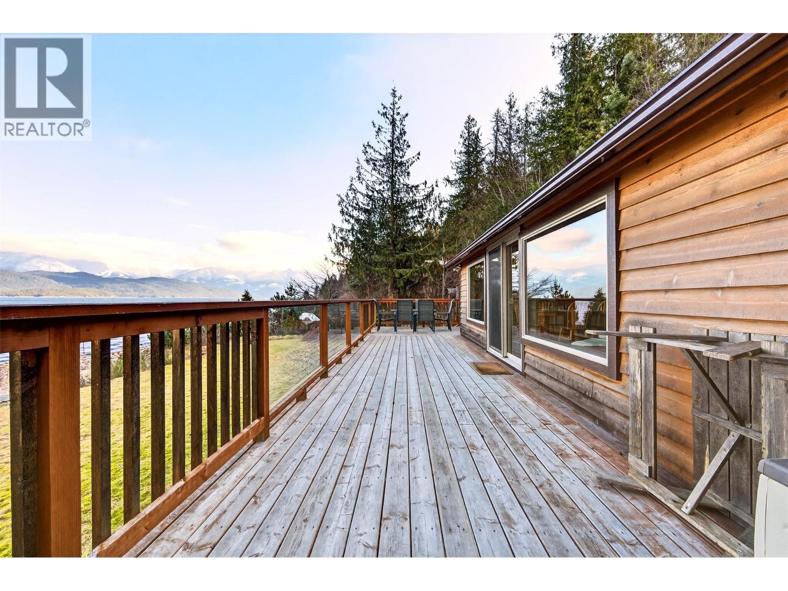 1214 Green Road, Balfour