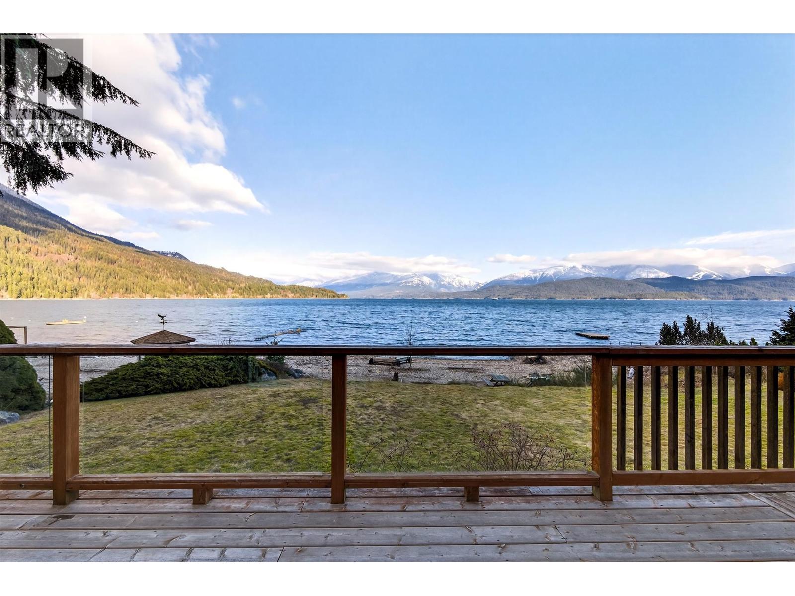 1214 Green Road, Balfour