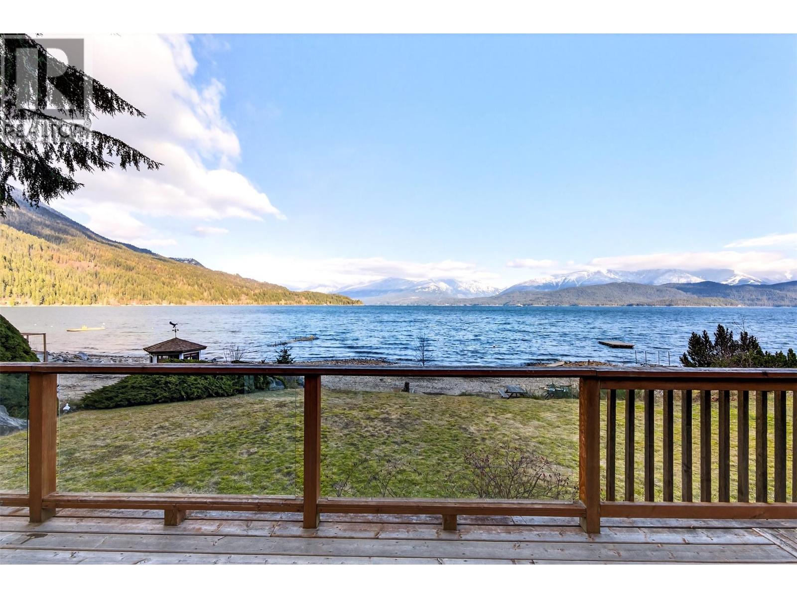 1214 Green Road, Balfour