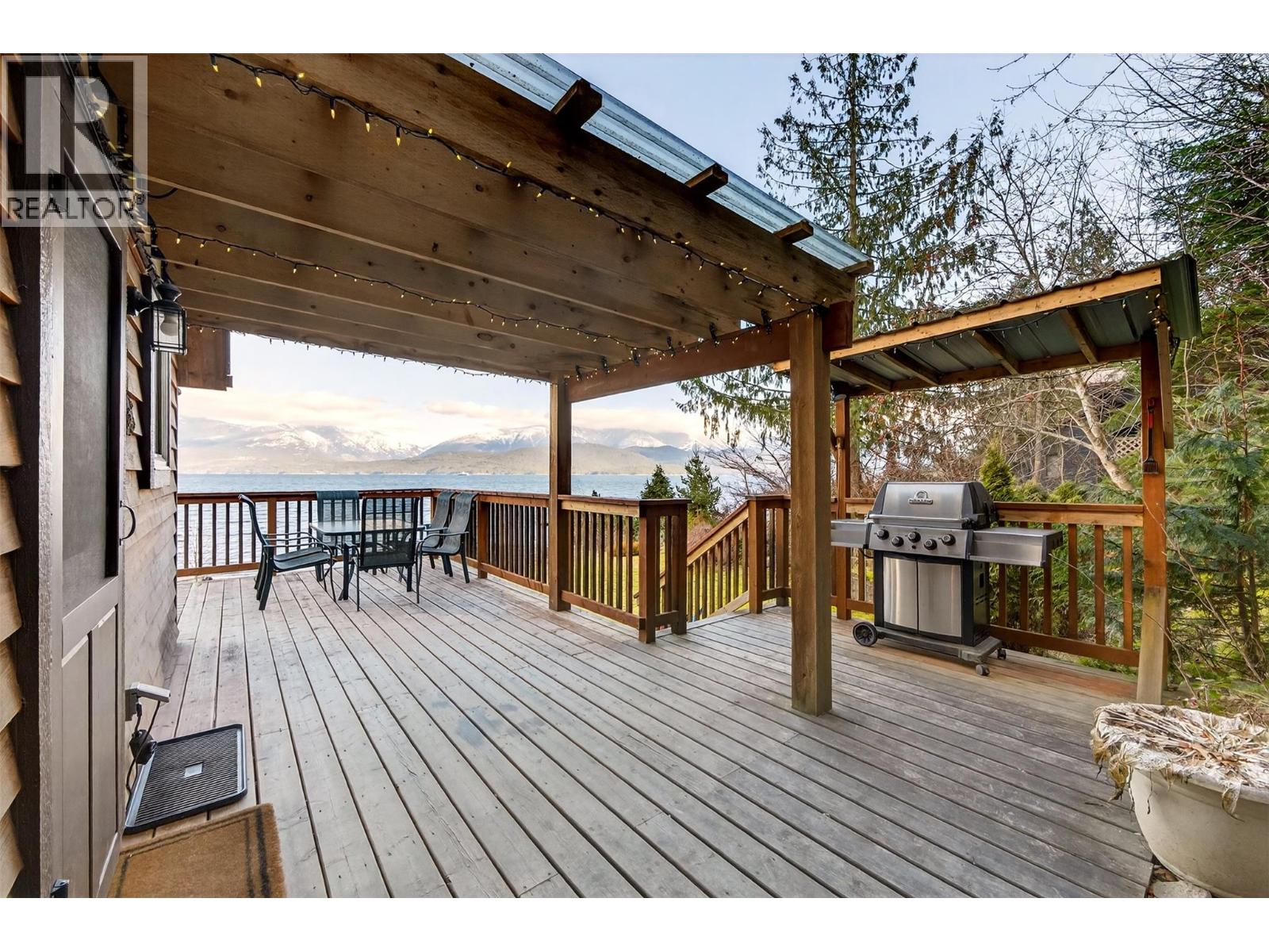 1214 Green Road, Balfour