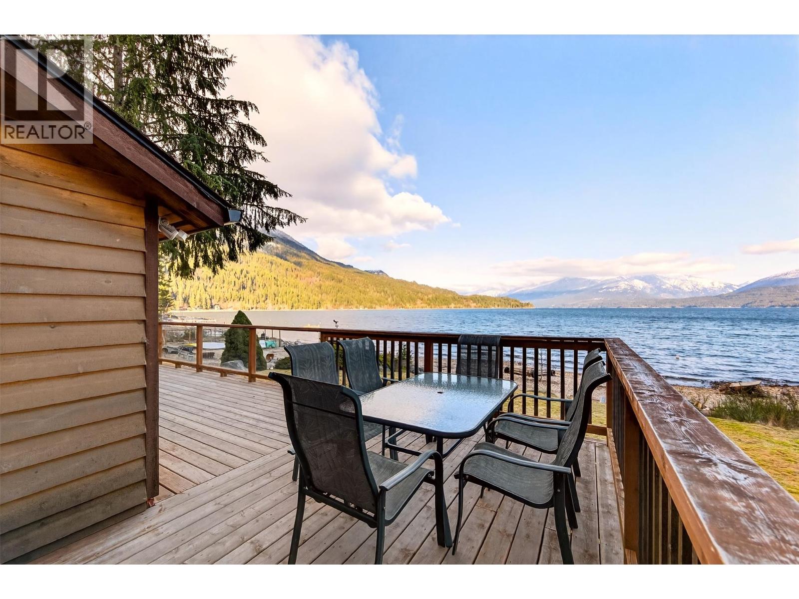 1214 Green Road, Balfour