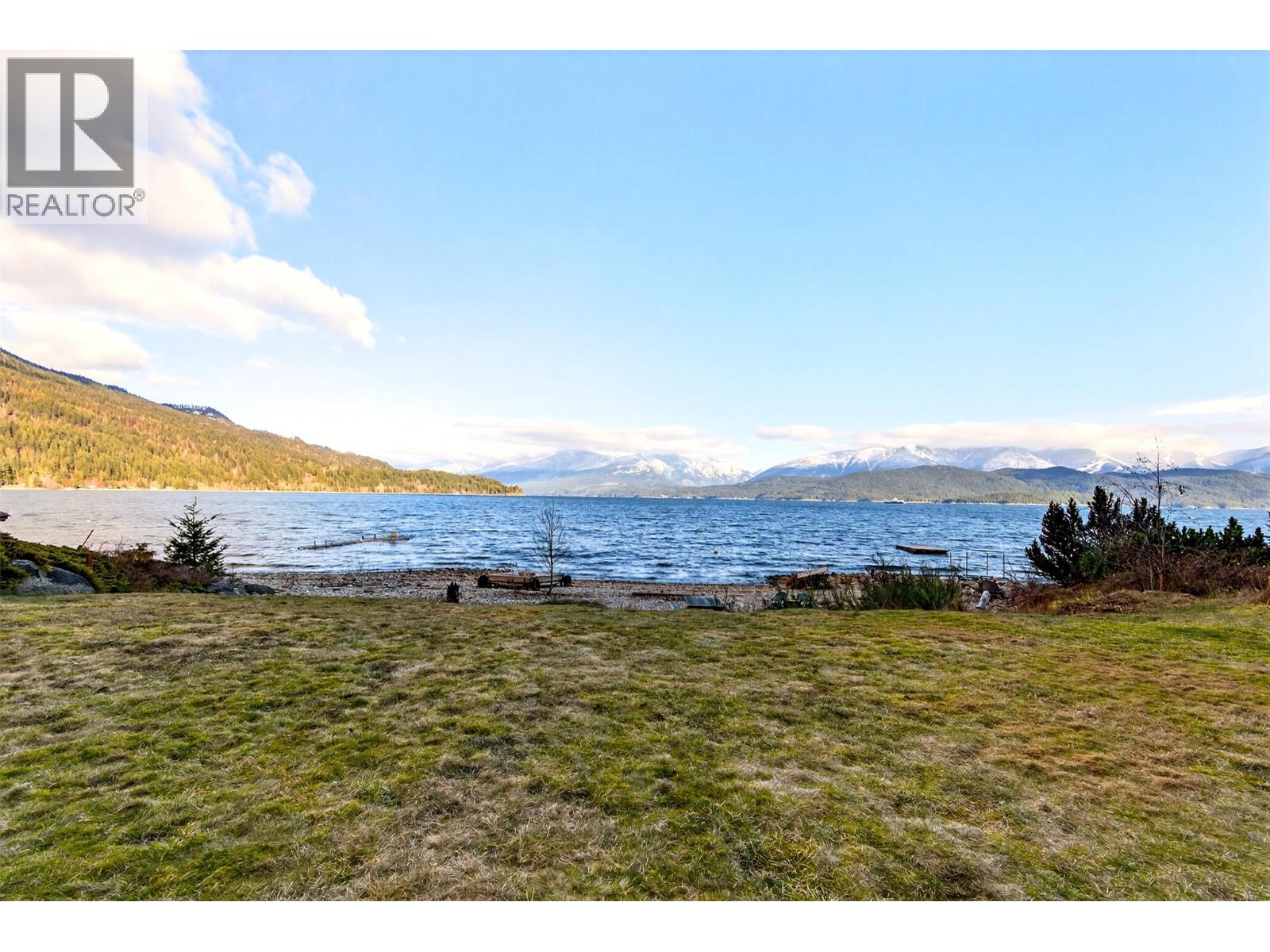 1214 Green Road, Balfour