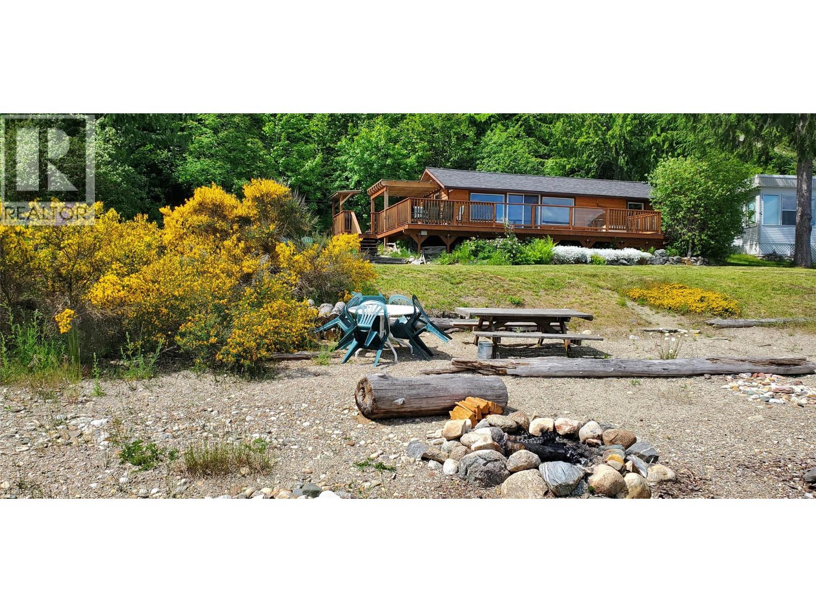 1214 Green Road, Balfour