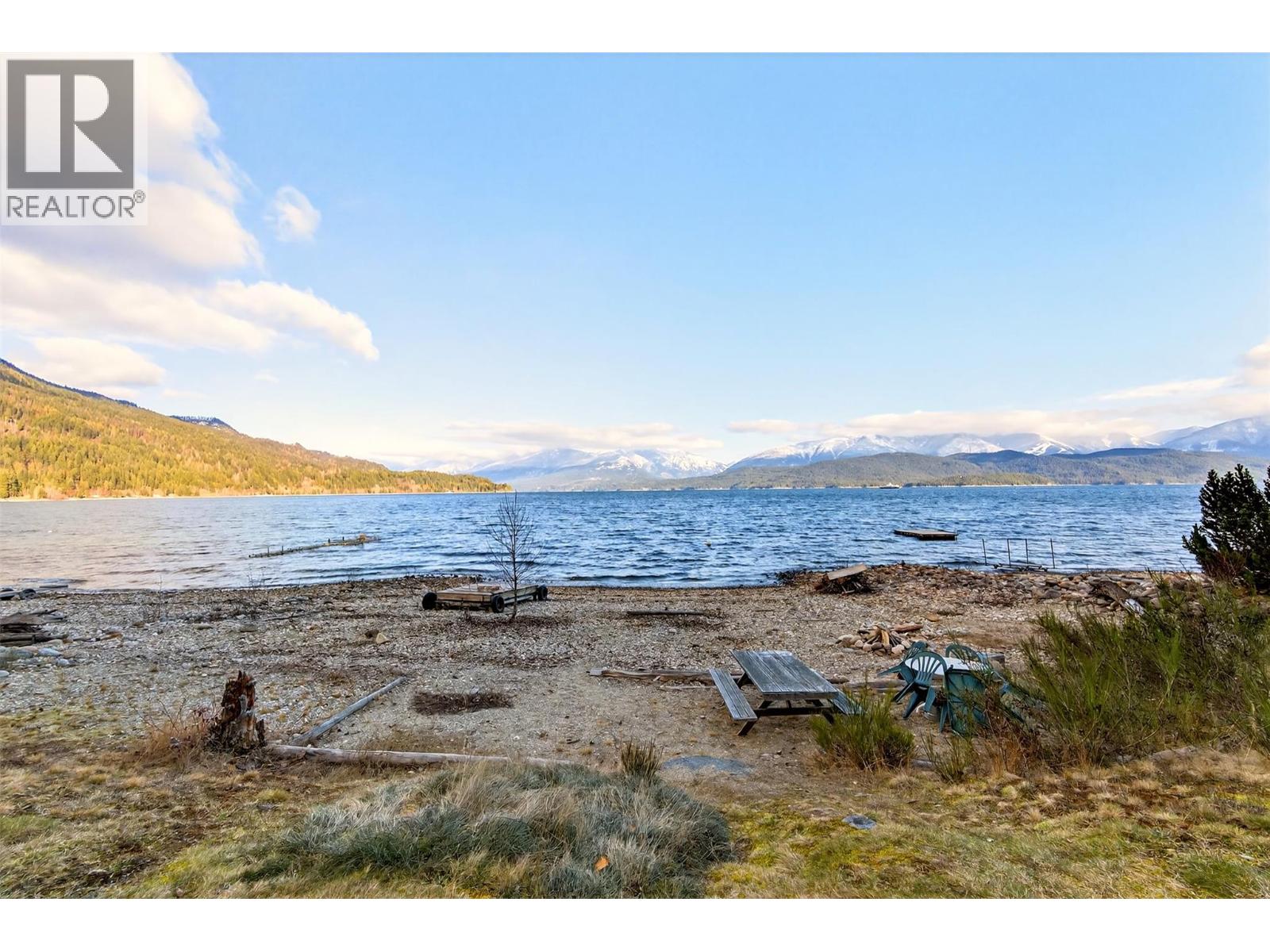 1214 Green Road, Balfour