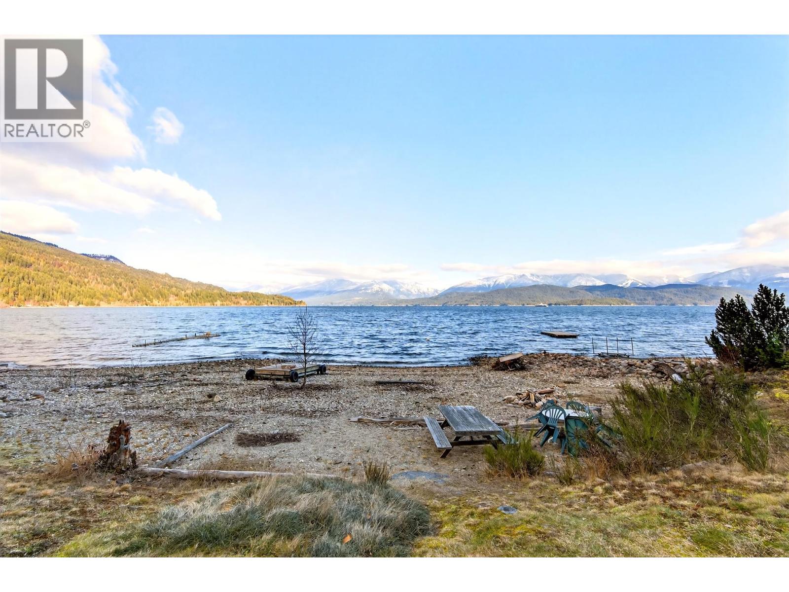 1214 Green Road, Balfour