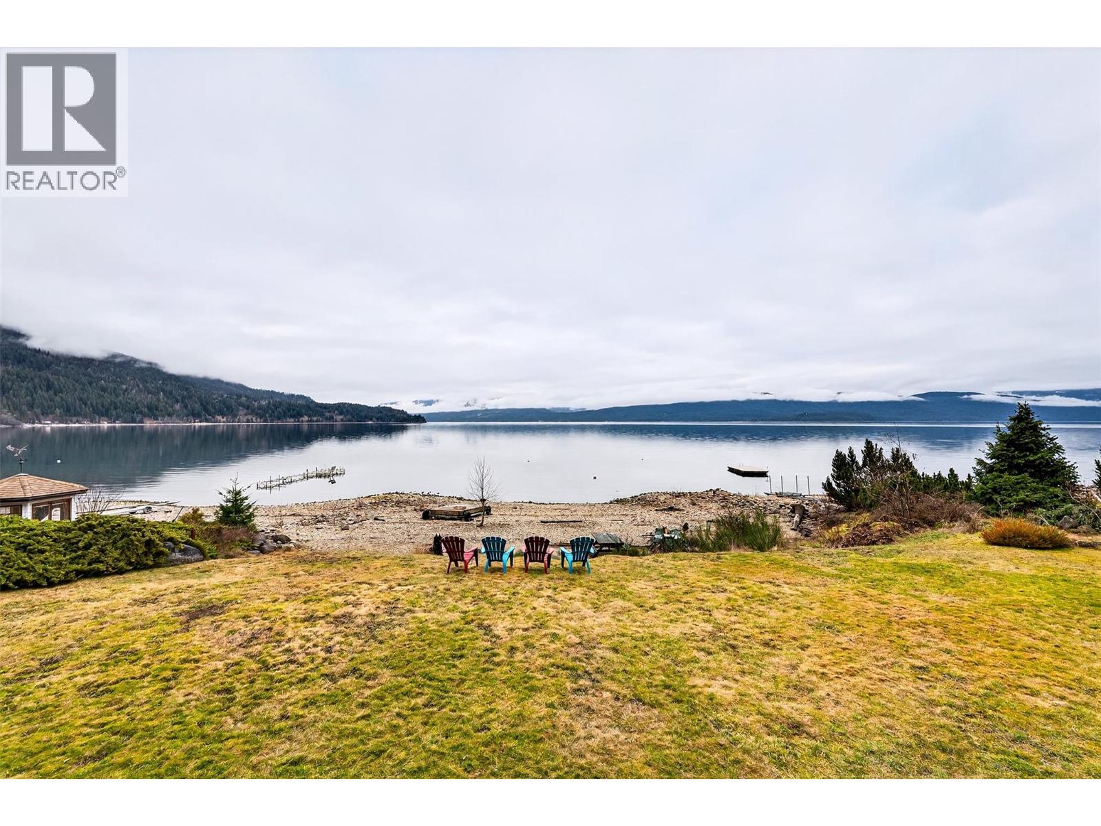 1214 Green Road, Balfour