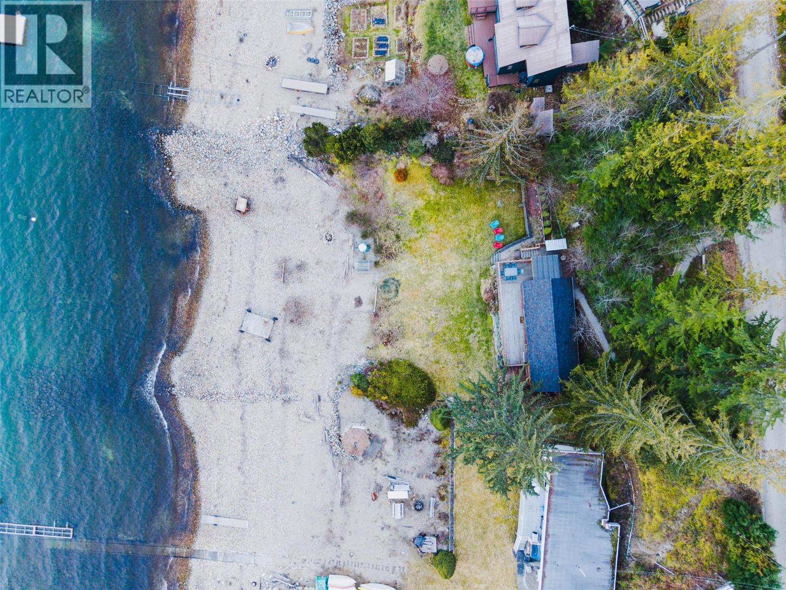 1214 Green Road, Balfour