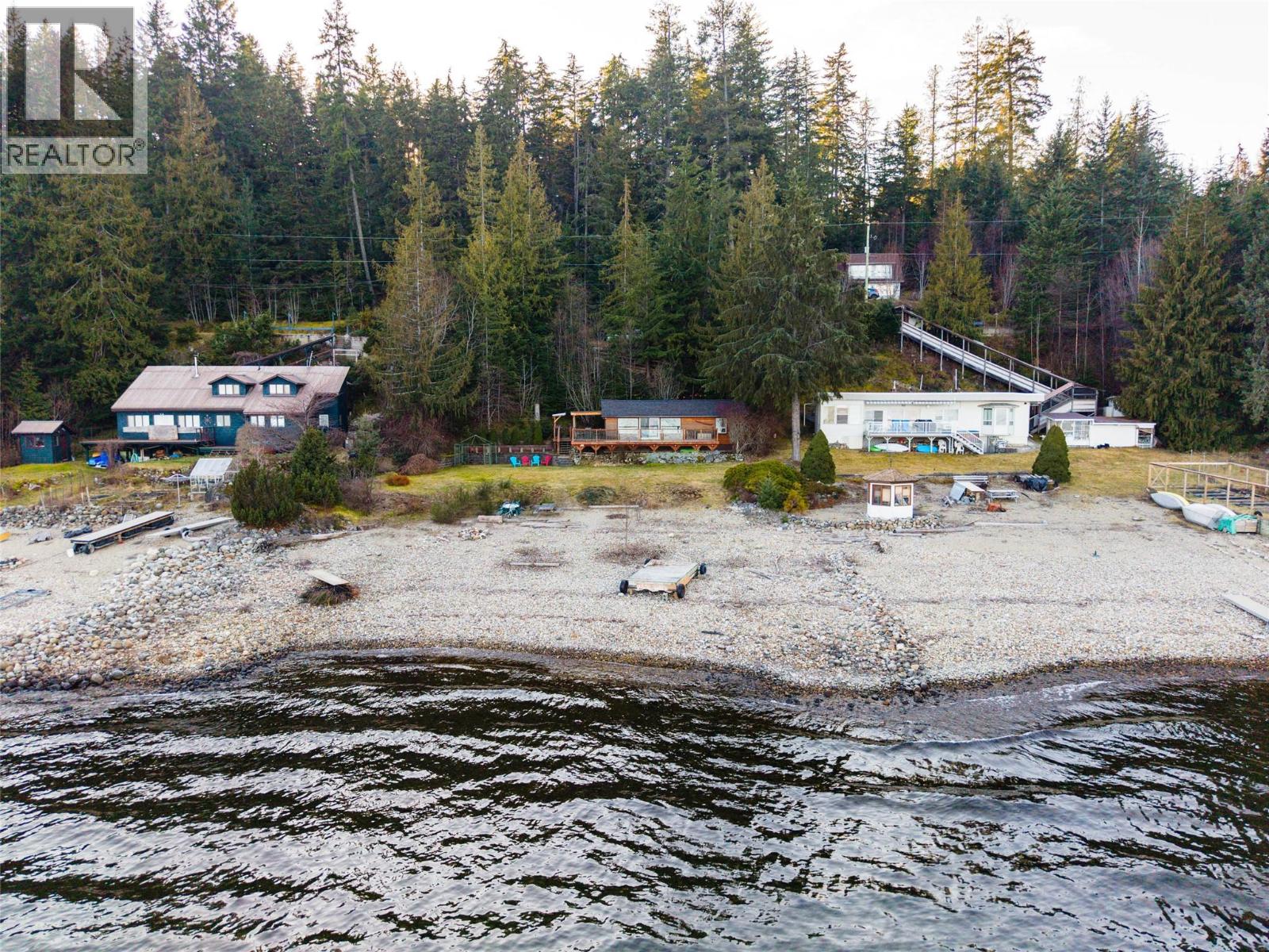 1214 Green Road, Balfour