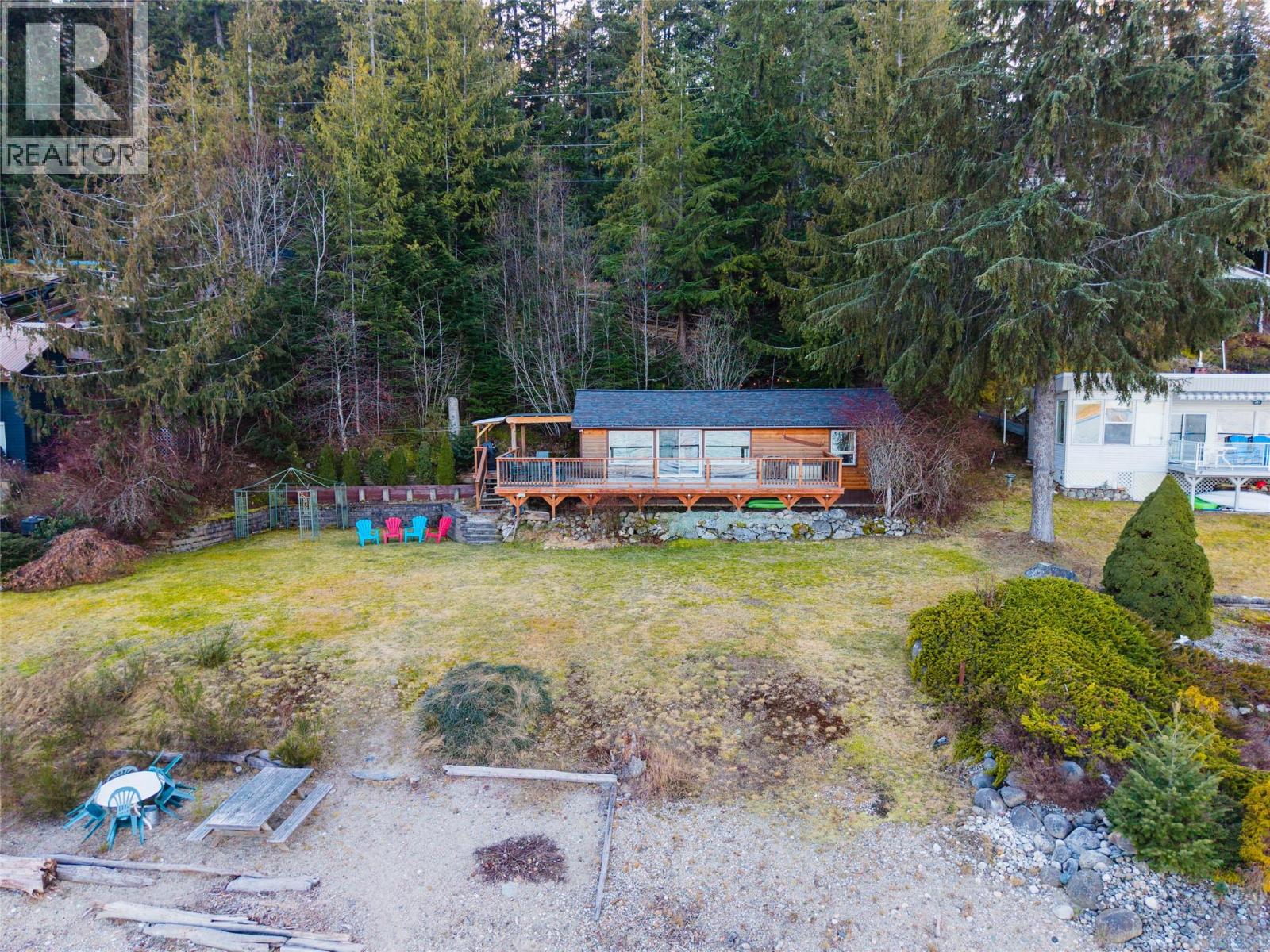 1214 Green Road, Balfour